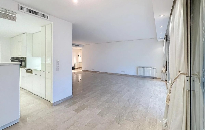 9 Pièces CANNES (06400)  250 m2 3 000 000 € 