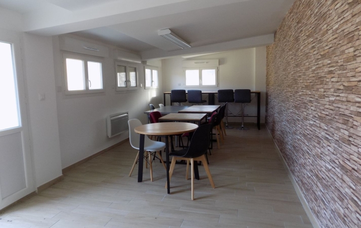 Local commercial BAGNOLS-SUR-CEZE (30200)  291 m2 3 800 € 