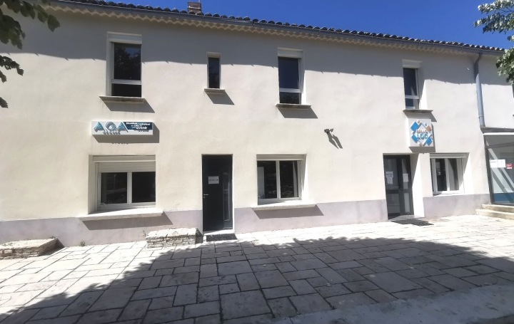 Local commercial BAGNOLS-SUR-CEZE (30200)  291 m2 3 800 € 