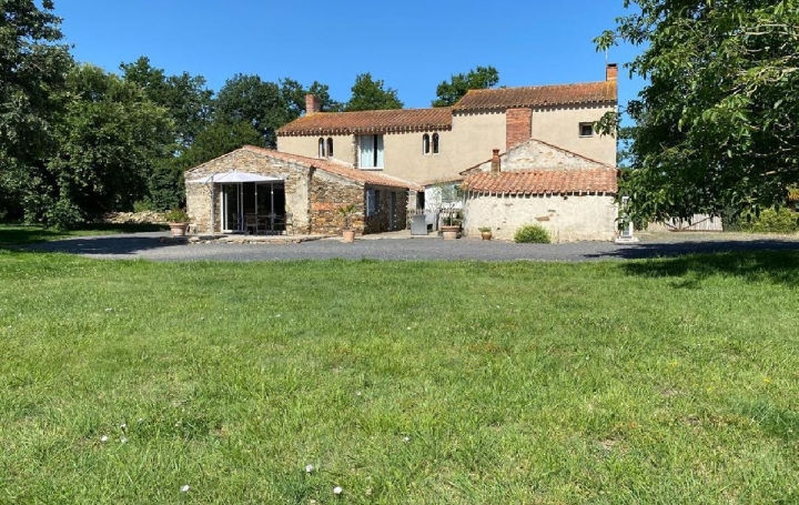 Réseau Immo-diffusion : Maison  SAINT-JULIEN-DES-LANDES  160 m2 438 900 € 