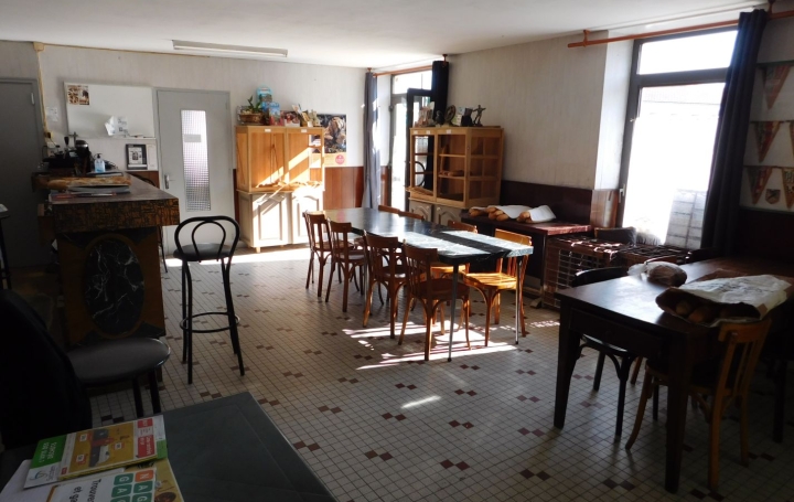 Local commercial SAINT-CYR-DES-GATS (85410)  90 m2 210 000 € 