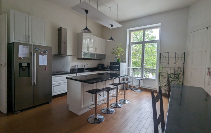 8 Pièces PARIS (75010)  192 m2 1 870 000 € 