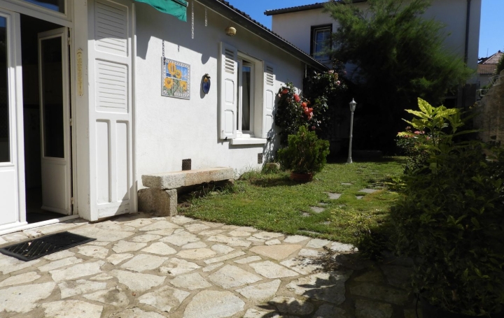 Maison THIERS (63300)  231 m2 180 000 € 