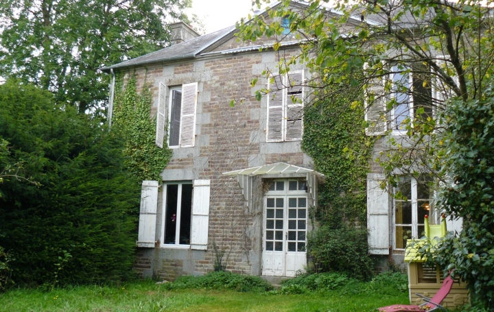 Réseau Immo-diffusion : Maison de village  MONTCHAMP  160 m2 315 000 € 