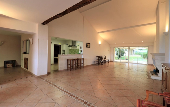 Maison BAYON-SUR-GIRONDE (33710)  229 m2 376 920 € 