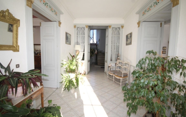 Propriété FOIX (09000)  648 m2 895 000 € 