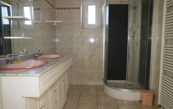 Maison LAVELANET (09300)  304 m2 210 000 € 