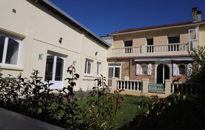 Maison LAVELANET (09300)  304 m2 210 000 € 