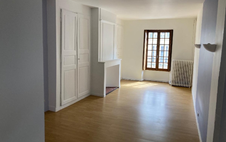 4 Pièces NOGENT-LE-ROTROU (28400)  134 m2 690 € 