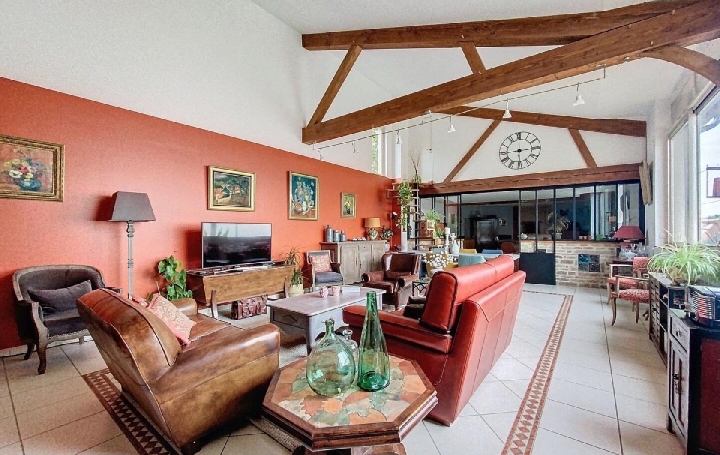 Maison AZE (71260)  236 m2 425 000 € 