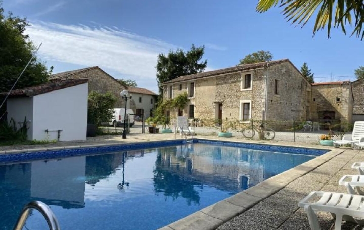 Maison VILLEFAGNAN (16240)  455 m2 396 800 € 