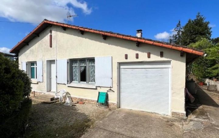 Maison RUFFEC (16700)  74 m2 57 000 € 