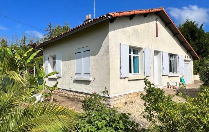 Maison RUFFEC (16700)  74 m2 57 000 € 