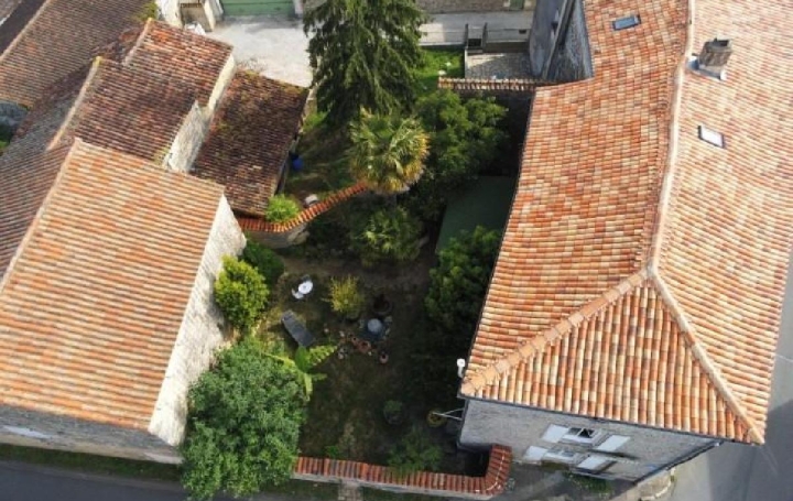 Maison VILLEFAGNAN (16240)  214 m2 265 000 € 