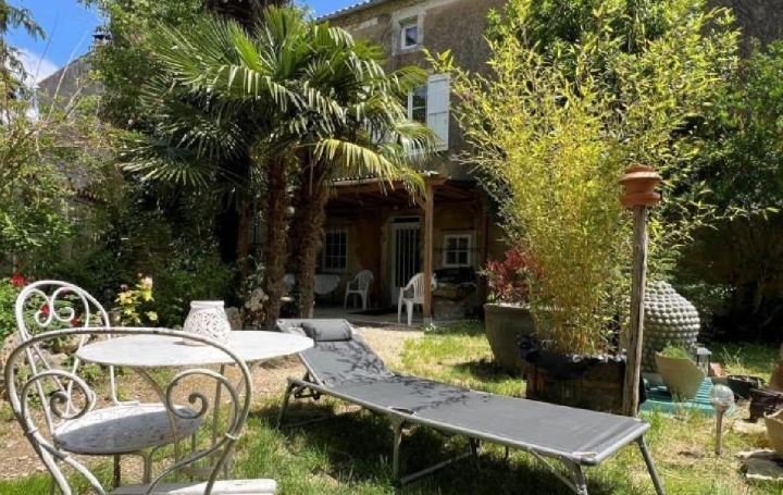 Maison VILLEFAGNAN (16240)  214 m2 265 000 € 