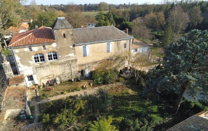 Maison RUFFEC (16700)  292 m2 349 950 € 