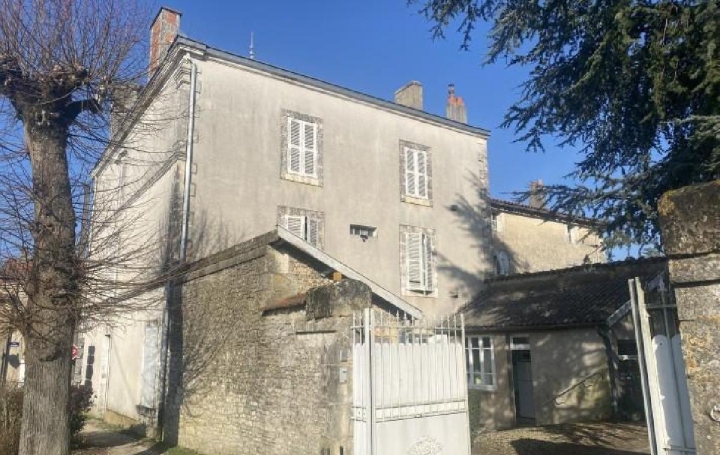 Maison RUFFEC (16700)  484 m2 265 950 € 