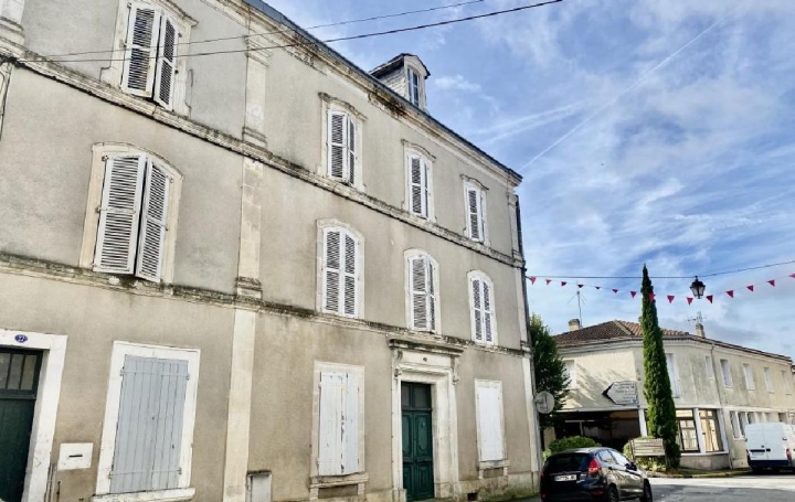 Maison RUFFEC (16700)  484 m2 265 950 € 