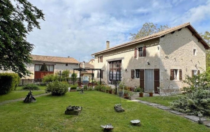 Maison VILLEFAGNAN (16240)  367 m2 499 950 € 