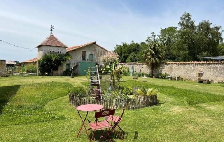 Maison RUFFEC (16700)  252 m2 349 950 € 