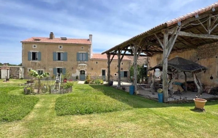 Maison RUFFEC (16700)  252 m2 349 950 € 