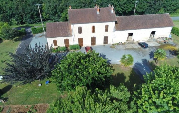 Maison VERTEUIL-SUR-CHARENTE (16510)  220 m2 326 300 € 