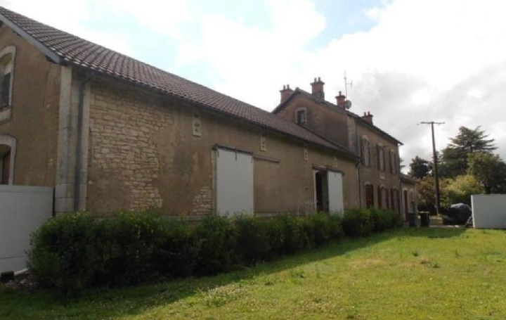 Maison VERTEUIL-SUR-CHARENTE (16510)  220 m2 326 300 € 