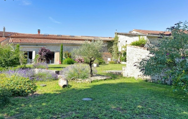 Maison VERTEUIL-SUR-CHARENTE (16510)  165 m2 249 950 € 