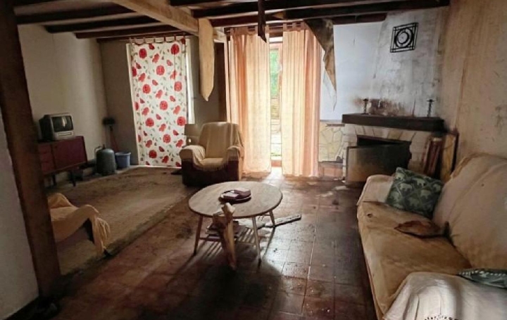 Maison CHAMPAGNE-MOUTON (16350)   23 000 € 