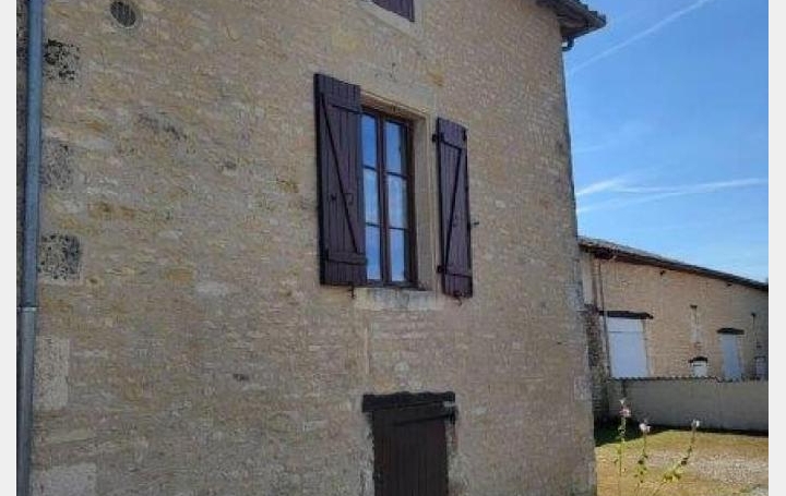 Maison RUFFEC (16700)  177 m2 233 200 € 