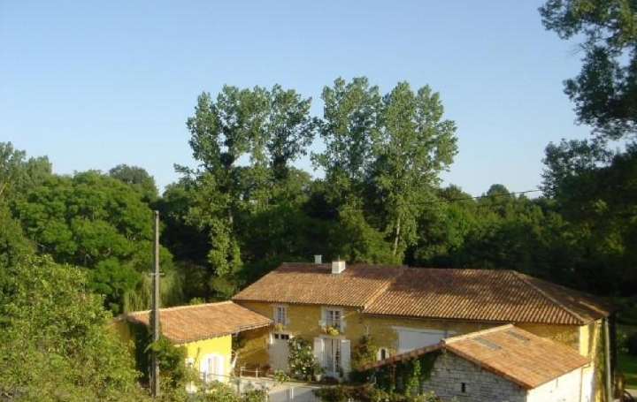 Maison / Villa CHAMPAGNE-MOUTON (16350) 199 m<sup>2</sup> 529 000 € 