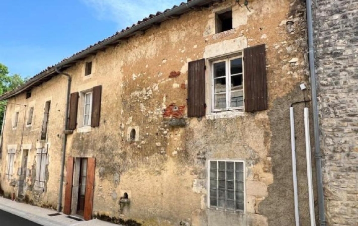 Maison NANTEUIL-EN-VALLEE (16700)  26 m2 39 000 € 