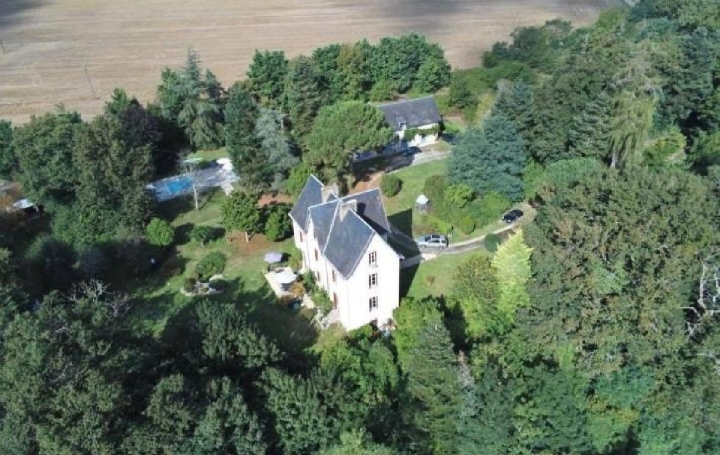 Maison CHARROUX (86250)  427 m2 550 000 € 