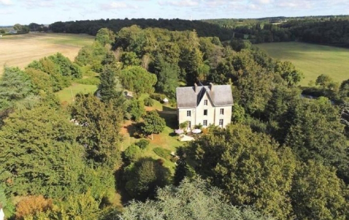 Maison CHARROUX (86250)  427 m2 550 000 € 