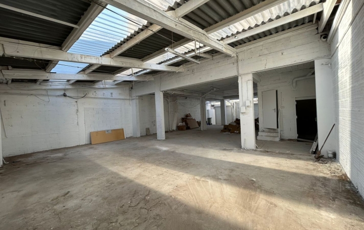 Local commercial SAINT-OUEN (93400)  180 m2 2 700 € 