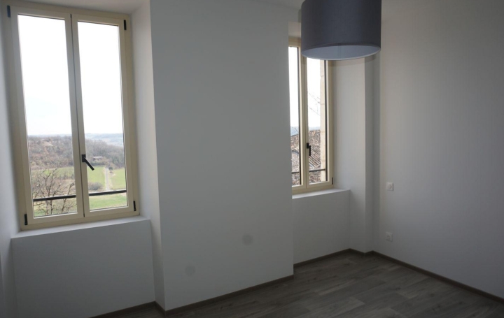 Maison FLAUGNAC (46170)  140 m2 860 € 