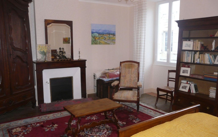 Maison de village CASTELNAU-MONTRATIER (46170)  150 m2 189 500 € 