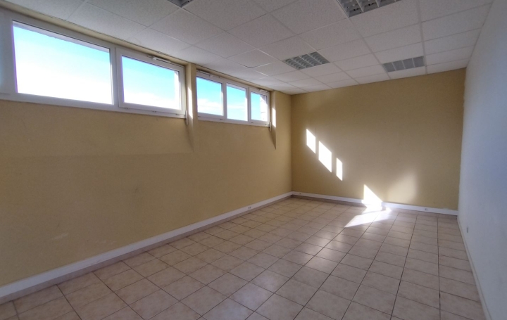 Local commercial CAHORS (46000)  130 m2 206 700 € 