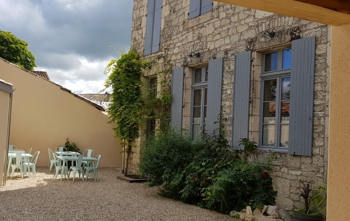 Maison CASTELNAU-MONTRATIER-SAINTE-ALAUZIE (46170)  352 m2 650 000 € 